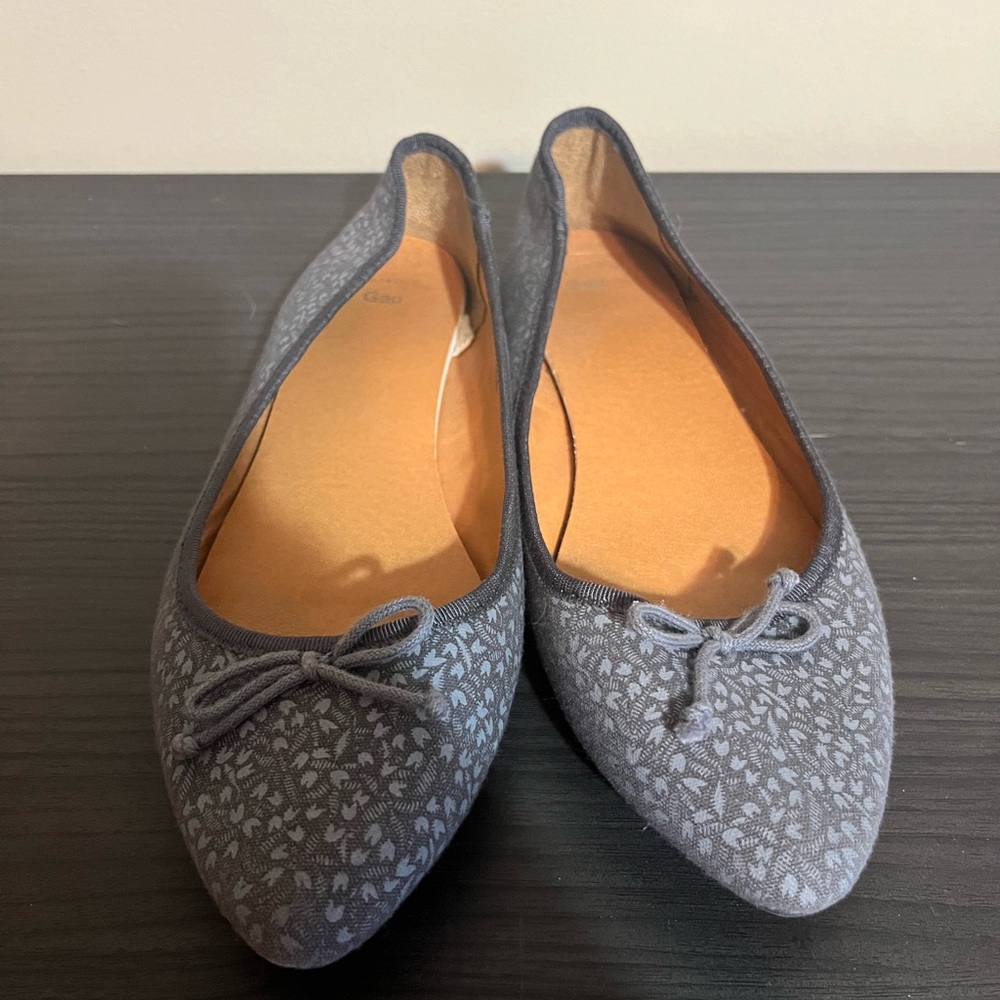 gap women’s size 7 flats